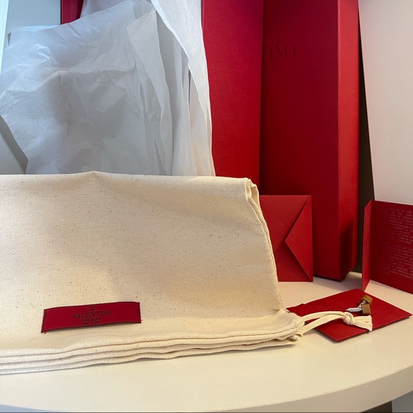 Valentino Garavani - Picture 7 of 8